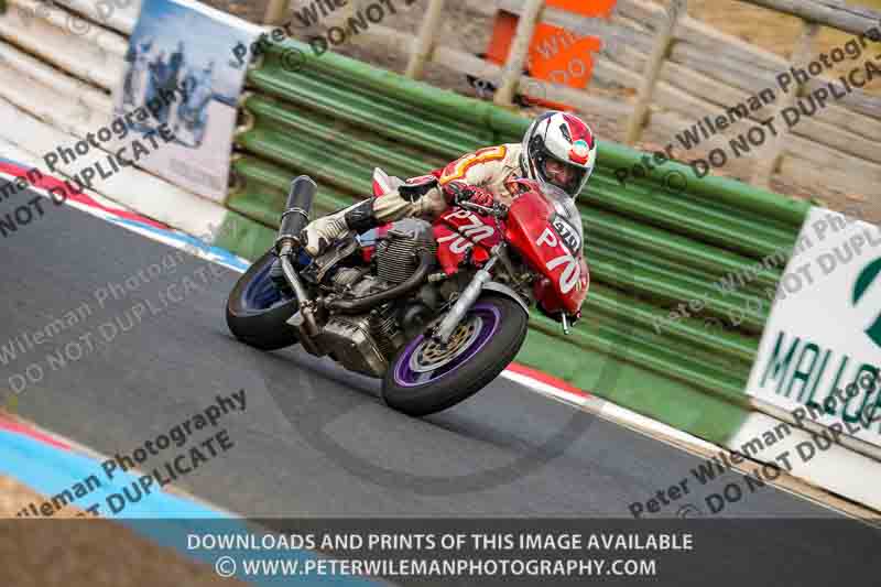 Vintage motorcycle club;eventdigitalimages;mallory park;mallory park trackday photographs;no limits trackdays;peter wileman photography;trackday digital images;trackday photos;vmcc festival 1000 bikes photographs